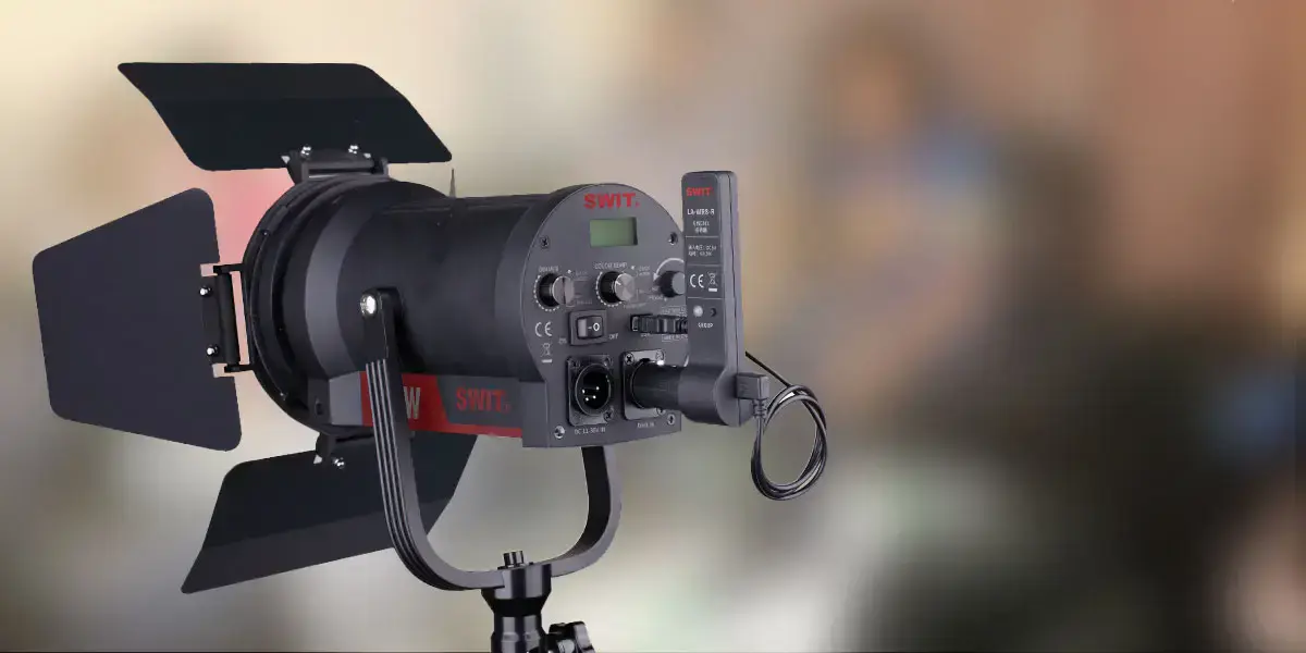 Портативний світлодіодний прожектор SWIT FL-C60D 60W (FL-C60D)