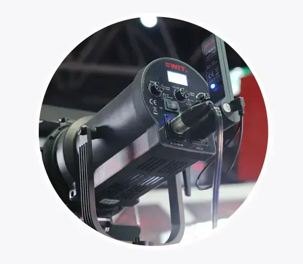 Портативний світлодіодний прожектор SWIT FL-C60D 60W (FL-C60D)