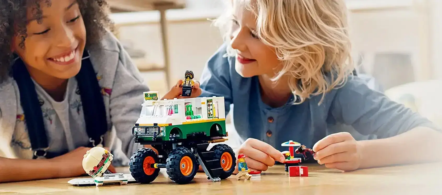 Блочный конструктор LEGO Creator Грузовик «Монстрбургер» (31104)