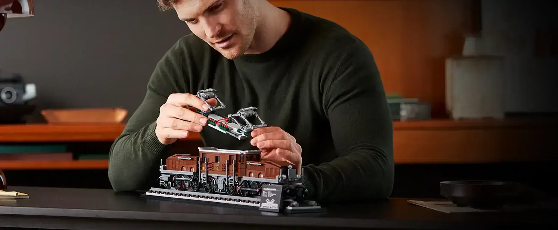Блочный конструктор LEGO Локомотив Крокодил (10277)