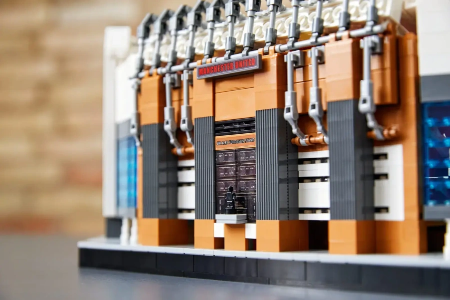 Блоковий конструктор LEGO Стадіон Олд Траффорд Манчестер Юнайтед (10272)