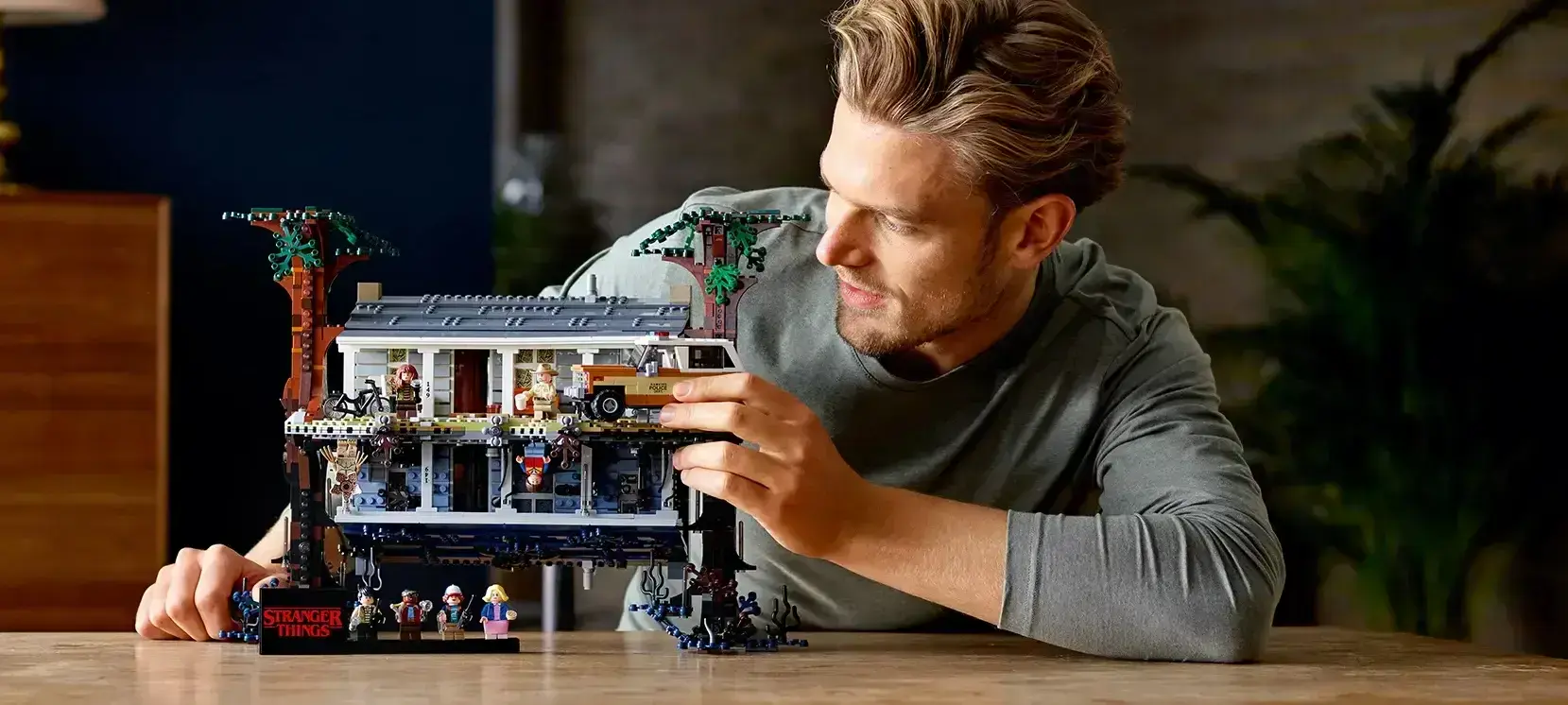 Блочный конструктор LEGO Exclusive Stranger Things «Другая сторона» (75810)