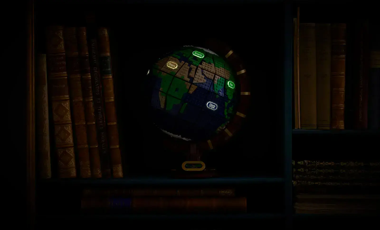 Блоковий конструктор LEGO Ideas The Globe (21332)