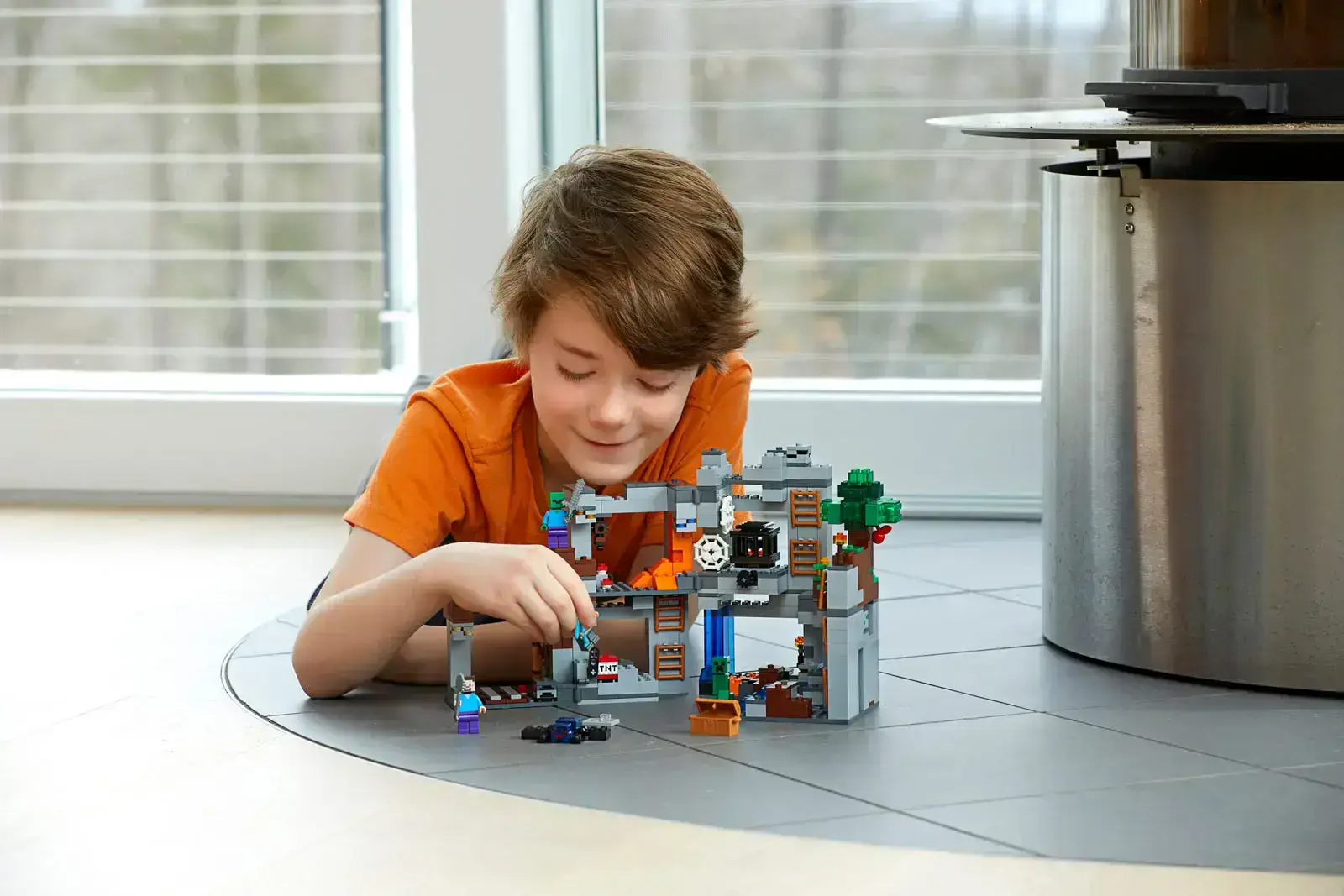 Блочный конструктор LEGO Minecraft Приключения в шахтах (21147)