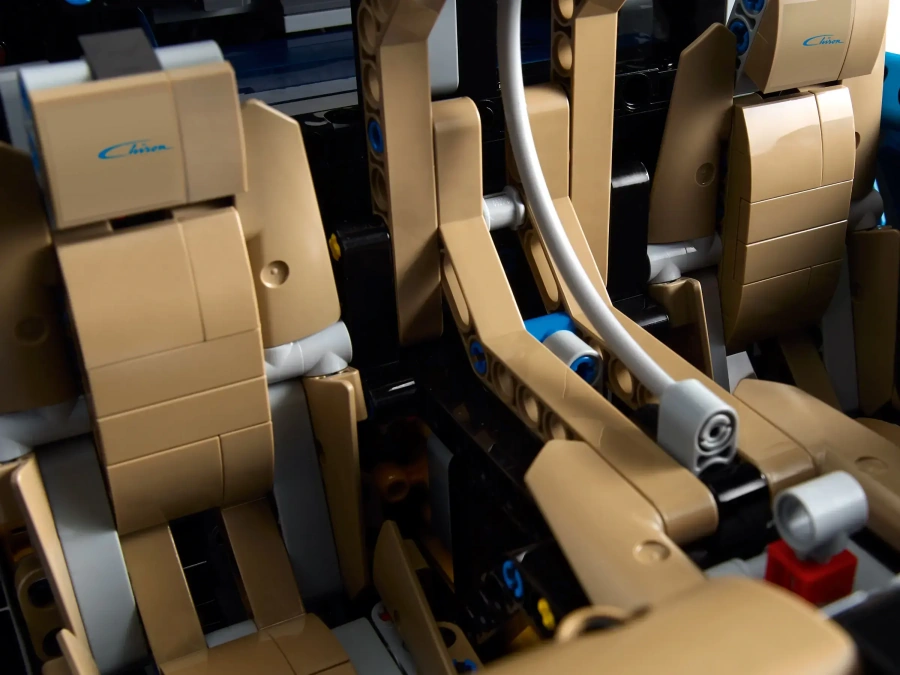 Aвто-конструктор LEGO Technic Bugatti Chiron (42083)