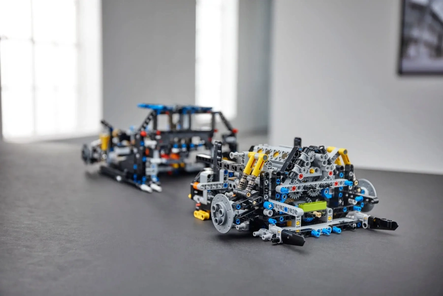 Aвто-конструктор LEGO Technic Bugatti Chiron (42083)