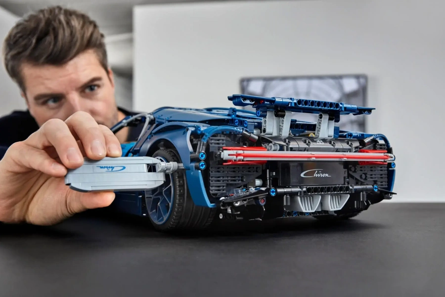 Aвто-конструктор LEGO Technic Bugatti Chiron (42083)