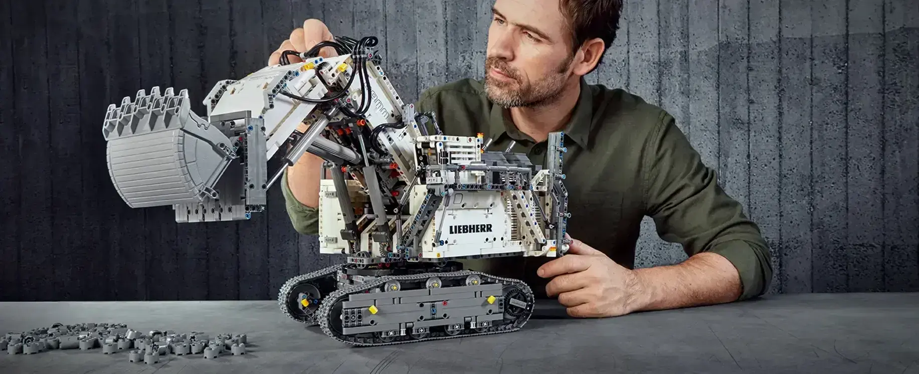 Блоковий конструктор LEGO TECHNIC Екскаватор Liebherr R 9800 (42100) на дистанційному управлінні