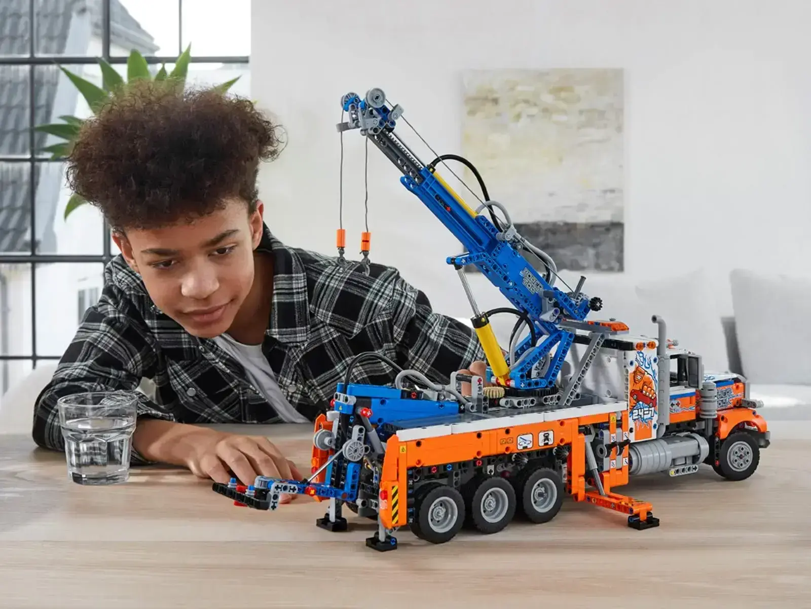 Блоковий конструктор LEGO Technic Вантажний евакуатор (42128)