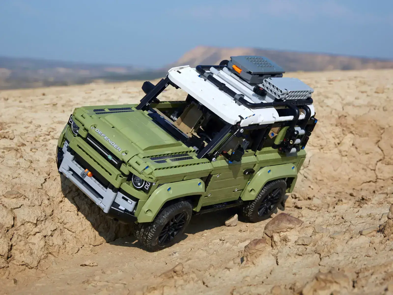 Авто-конструктор LEGO Technic Land Rover Defender (42110)