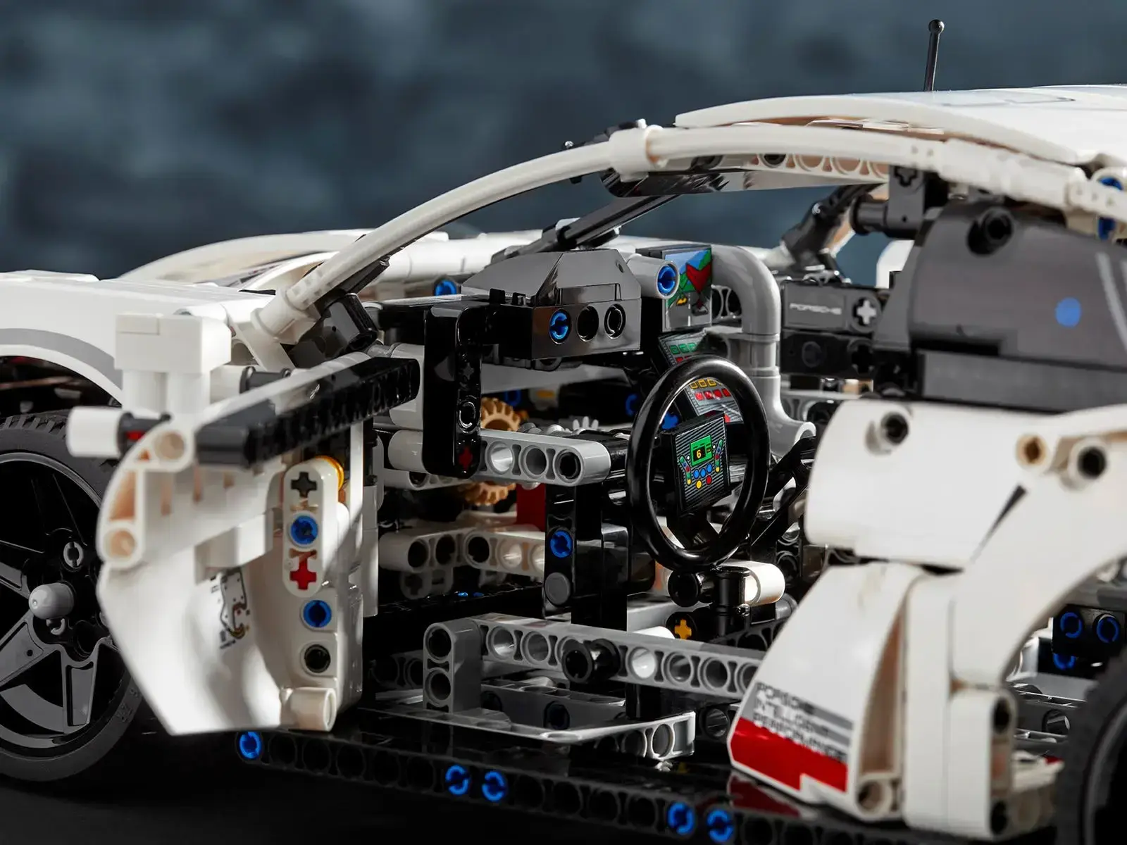 Авто-конструктор LEGO Technic Porsche 911 RSR (42096)
