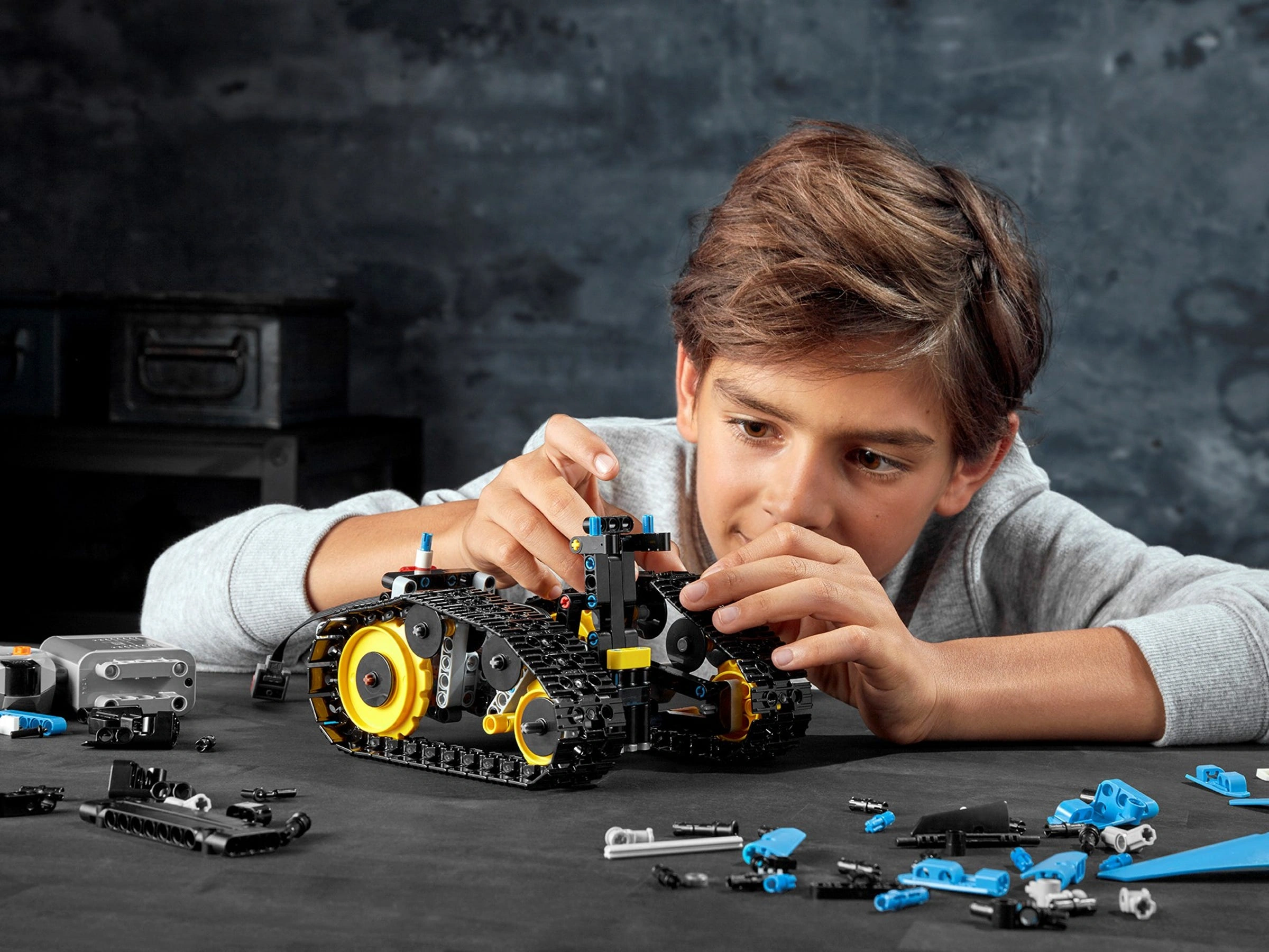 Авто-конструктор LEGO Technic Скоростной вездеход (42095) на радиоуправлении