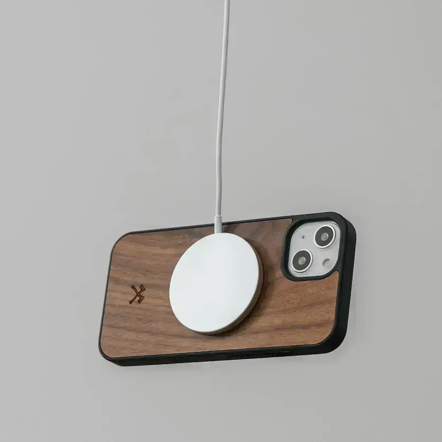 Деревянный чехол Woodcessories Bumper Case Walnut MagSafe для iPhone 13 Pro Max (14354)