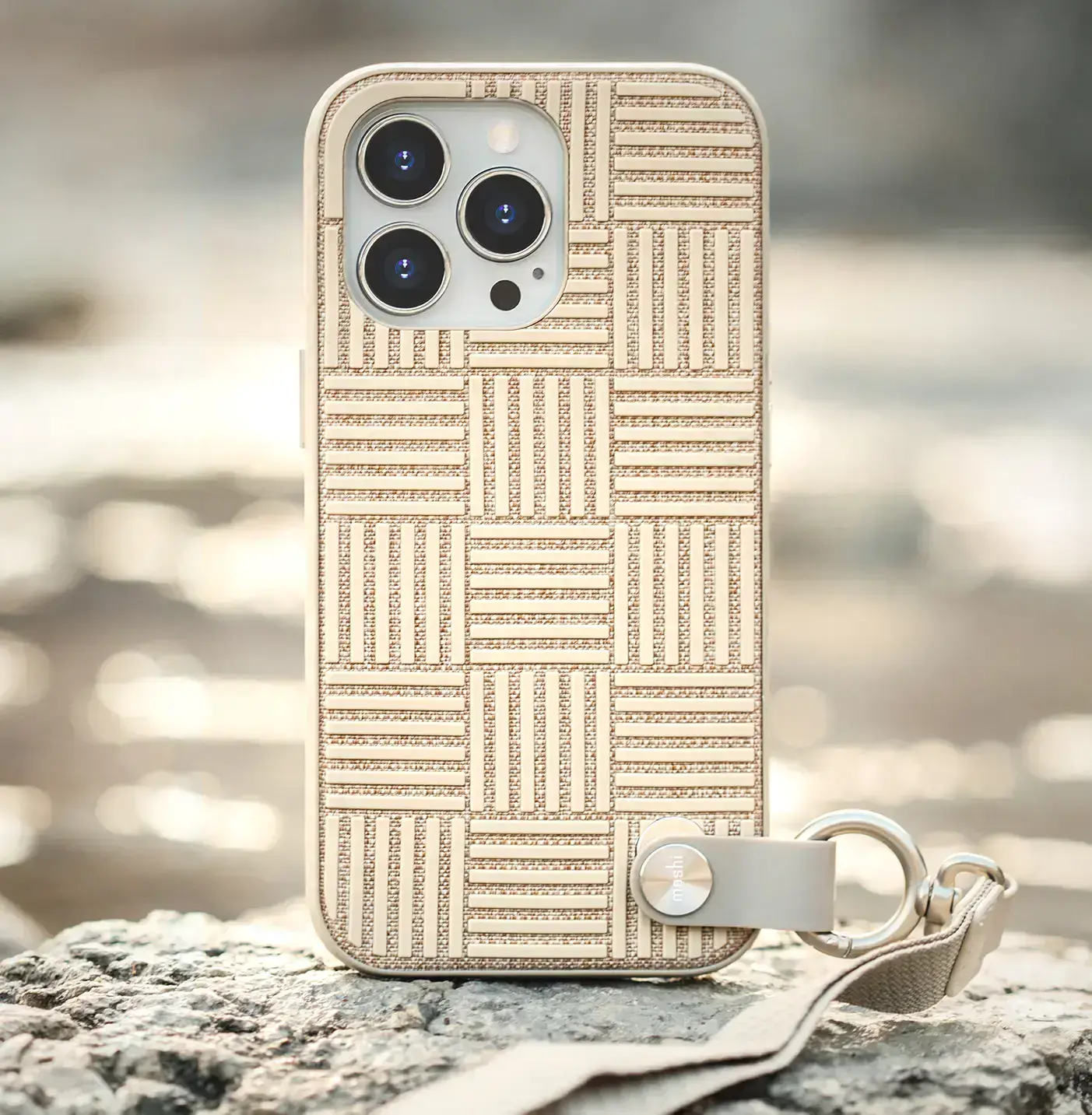 Чехол Moshi Altra Slim Hardshell Case with Wrist Strap Sahara Beige for iPhone 13 Pro (99MO117703)