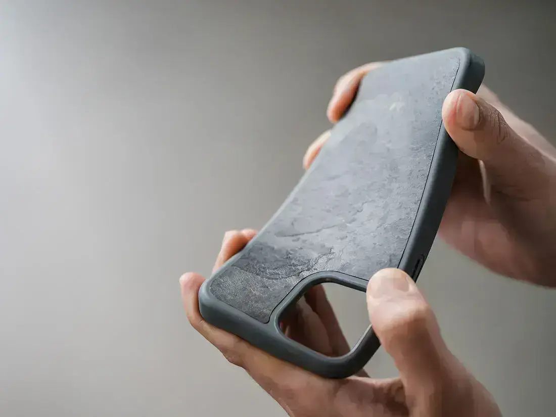 Чехол из натурального камня Woodcessories Bumper Case Camo Grey MagSafe для iPhone 13 (14352-1)