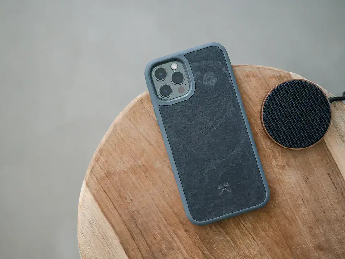 Чехол из натурального камня Woodcessories Bumper Case Camo Grey MagSafe для iPhone 13 (14352-1)