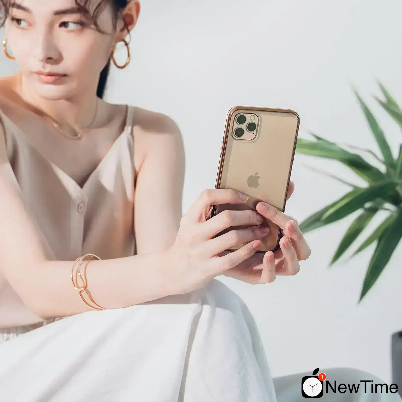 Чохол Moshi Vitros Slim Clear Case for iPhone 11 Pro Max Champagne Gold (99MO103908)