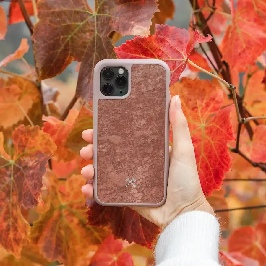 Чехол из натурального камня Woodcessories Bumper Case Stone Canyon Red для iPhone 12 | 12 Pro (12391-1)
