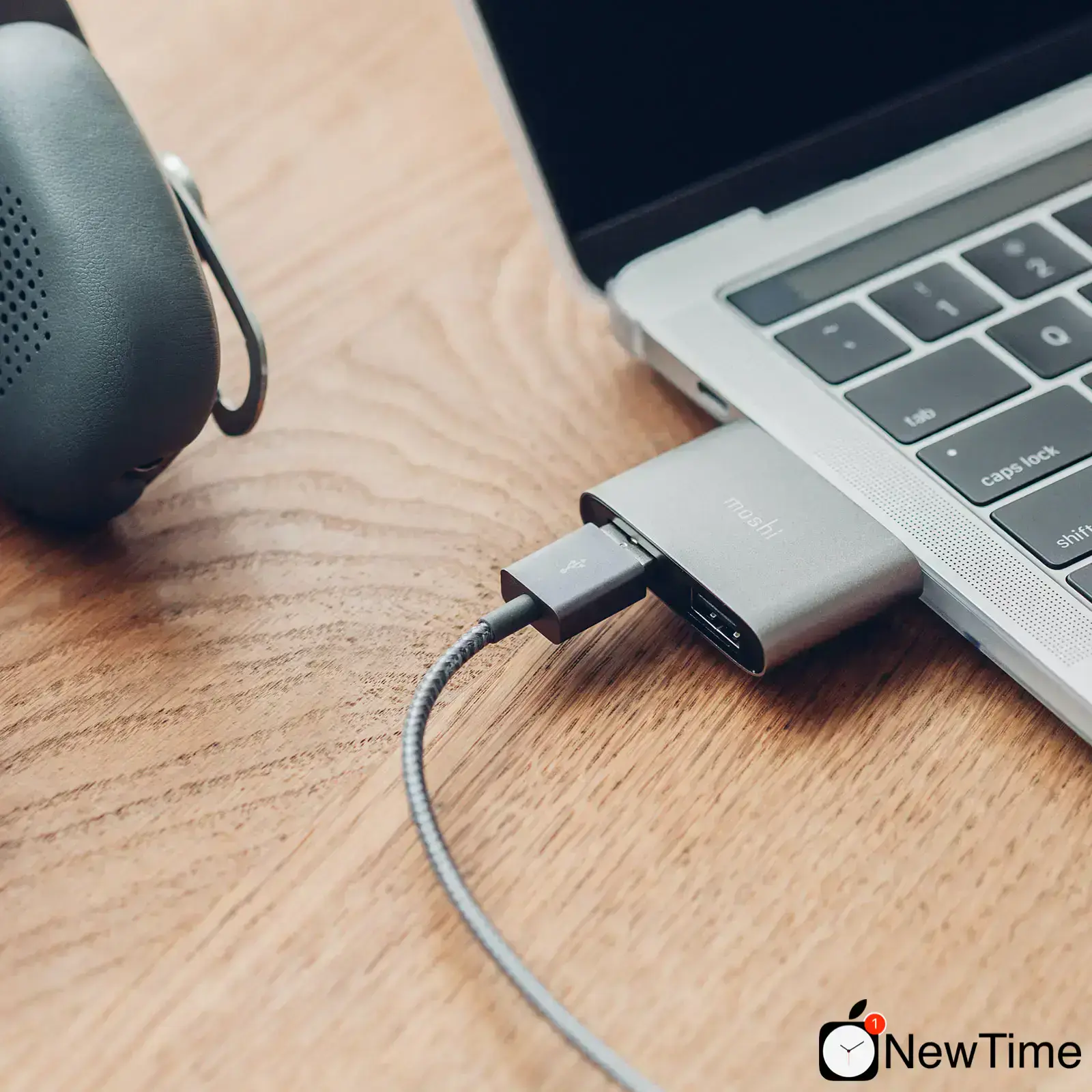 Адаптер Moshi USB-C to Dual USB-A Adapter (99MO084214)