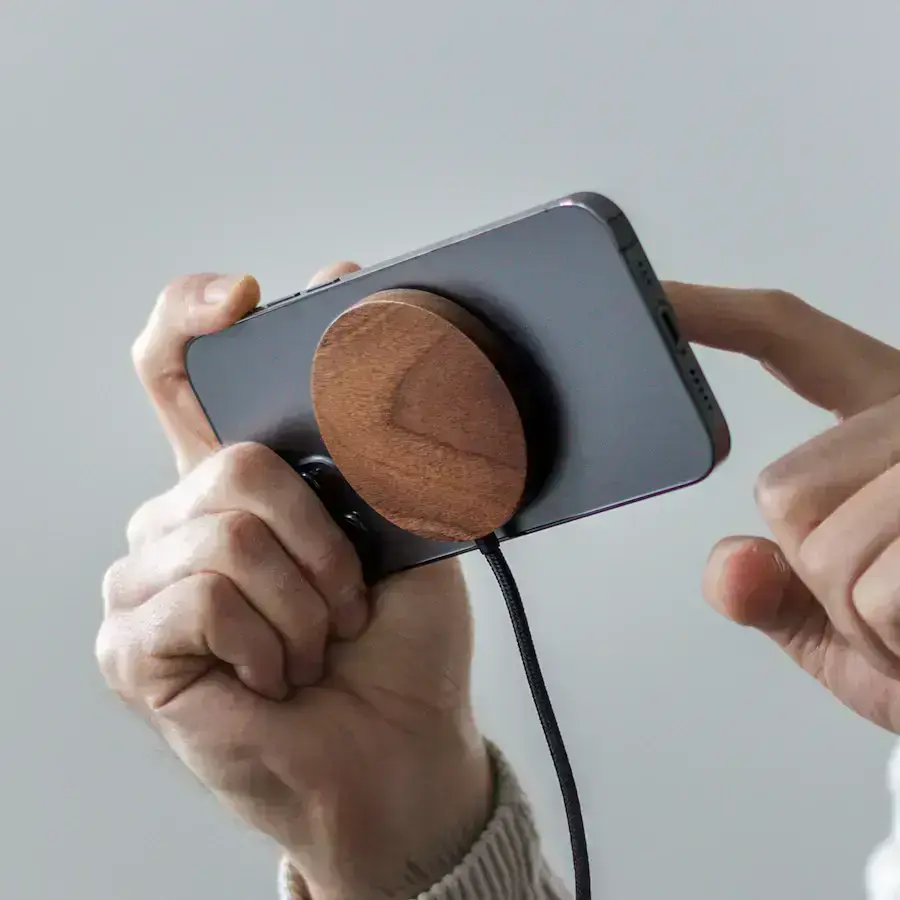 Бездротовий зарядний пристрій MagSafe Woodcessories MagPad для iPhone 13 | 12 (13845)