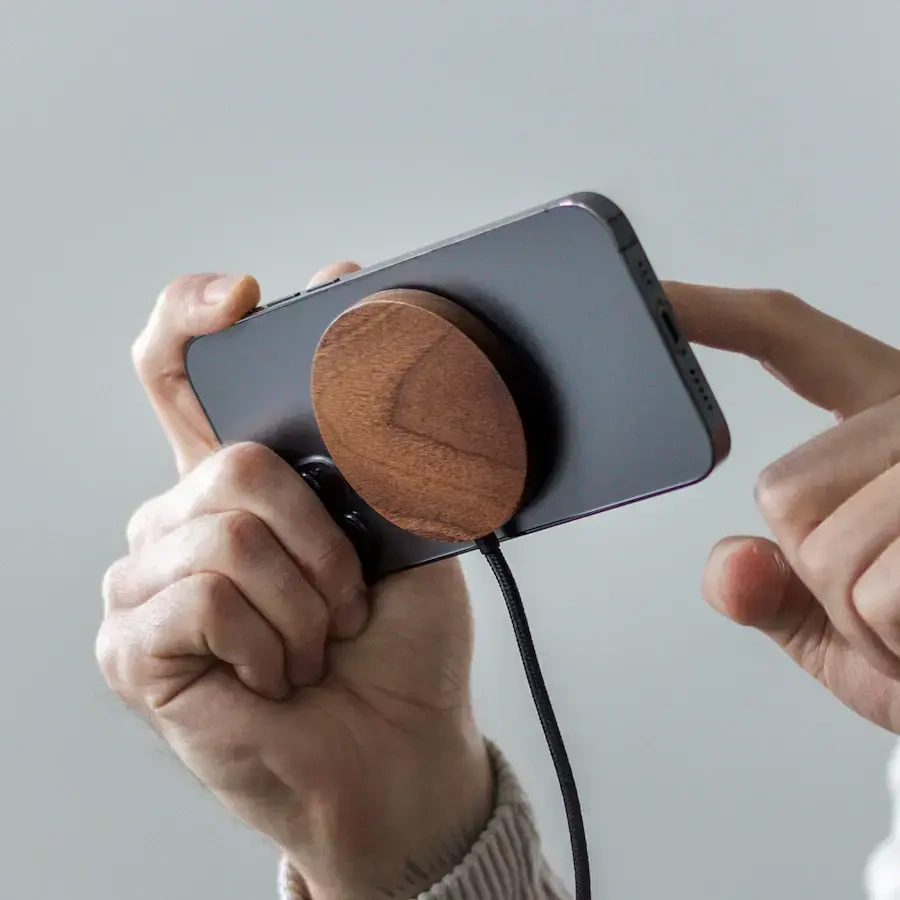 Бездротовий зарядний пристрій MagSafe Woodcessories MagPad для iPhone 13 | 12 (13845)