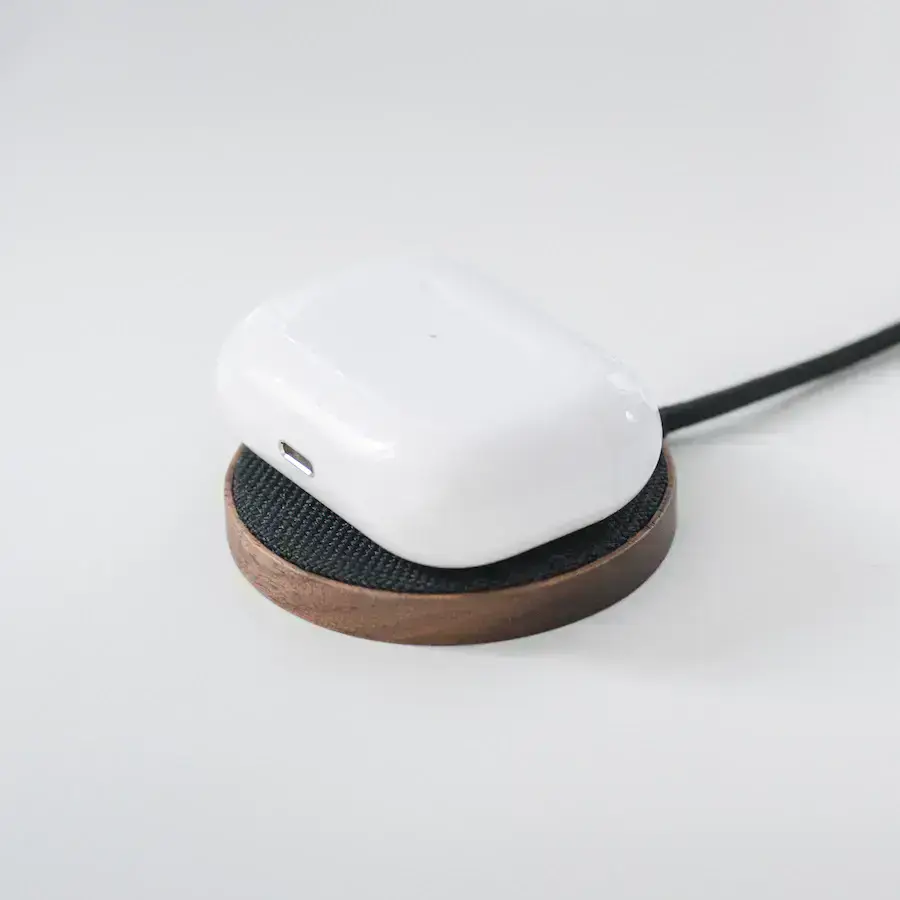 Бездротовий зарядний пристрій MagSafe Woodcessories MagPad для iPhone 13 | 12 (13845)