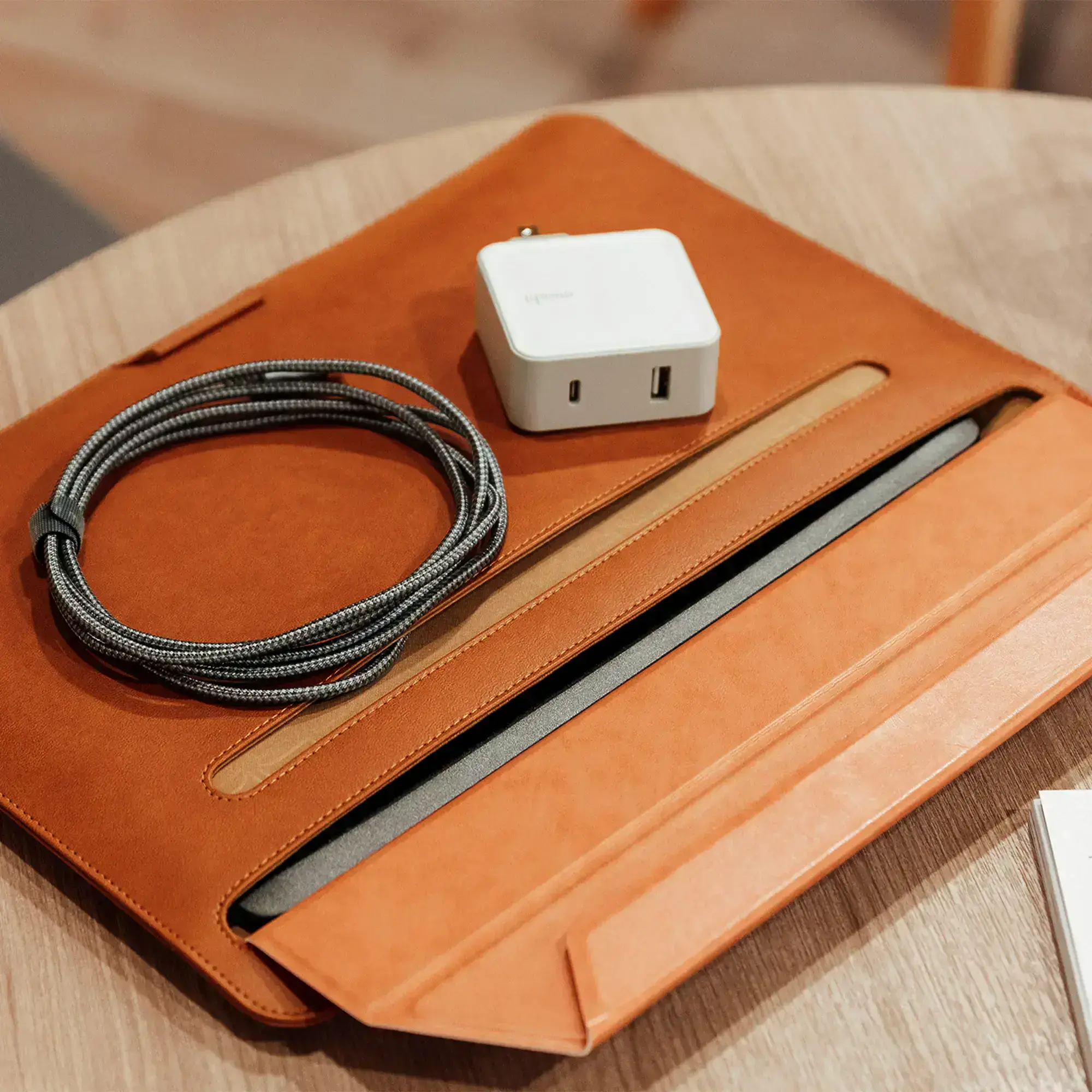 Чохол Moshi Muse 13" 3-in-1 Slim Laptop Sleeve Caramel Brown for MacBook Pro 13" M1/M2 / MacBook Air 13" M1 (99MO034751)