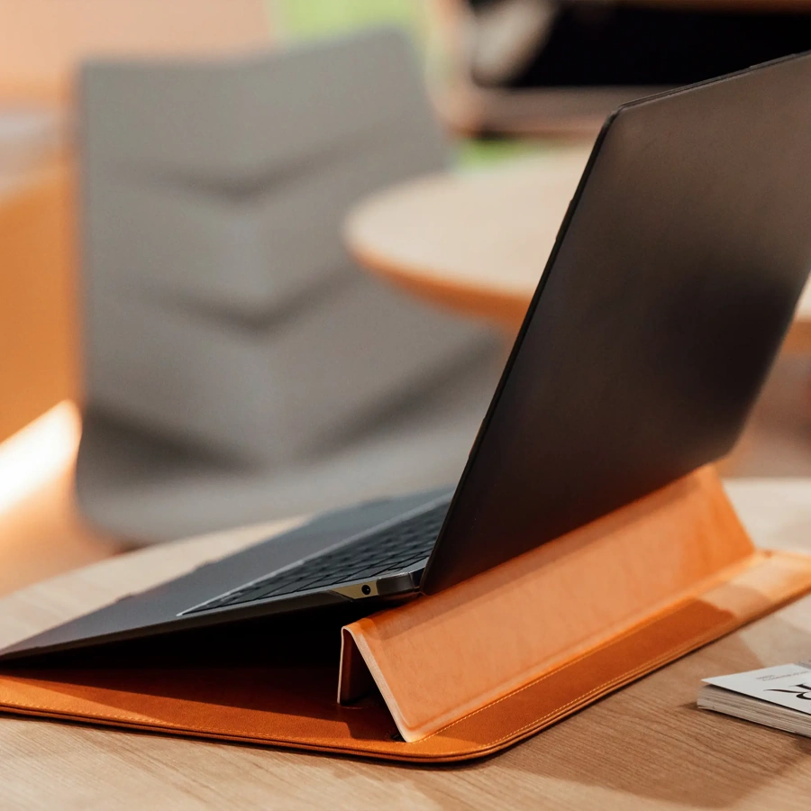 Чохол Moshi Muse 13" 3-in-1 Slim Laptop Sleeve Caramel Brown for MacBook Pro 13" M1/M2 / MacBook Air 13" M1 (99MO034751)