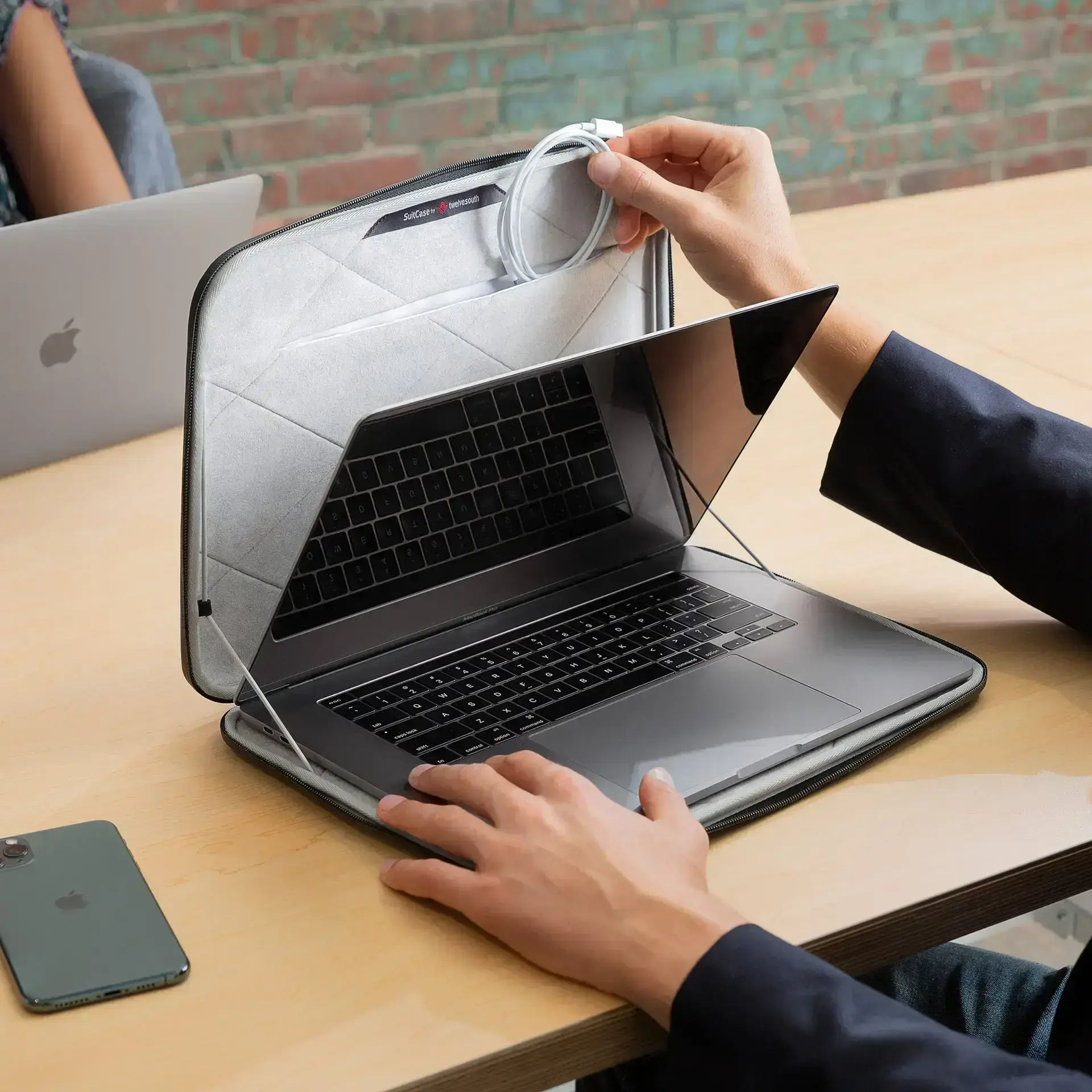 Сумка для ноутбука Twelve South SuitCase for MacBook 13"