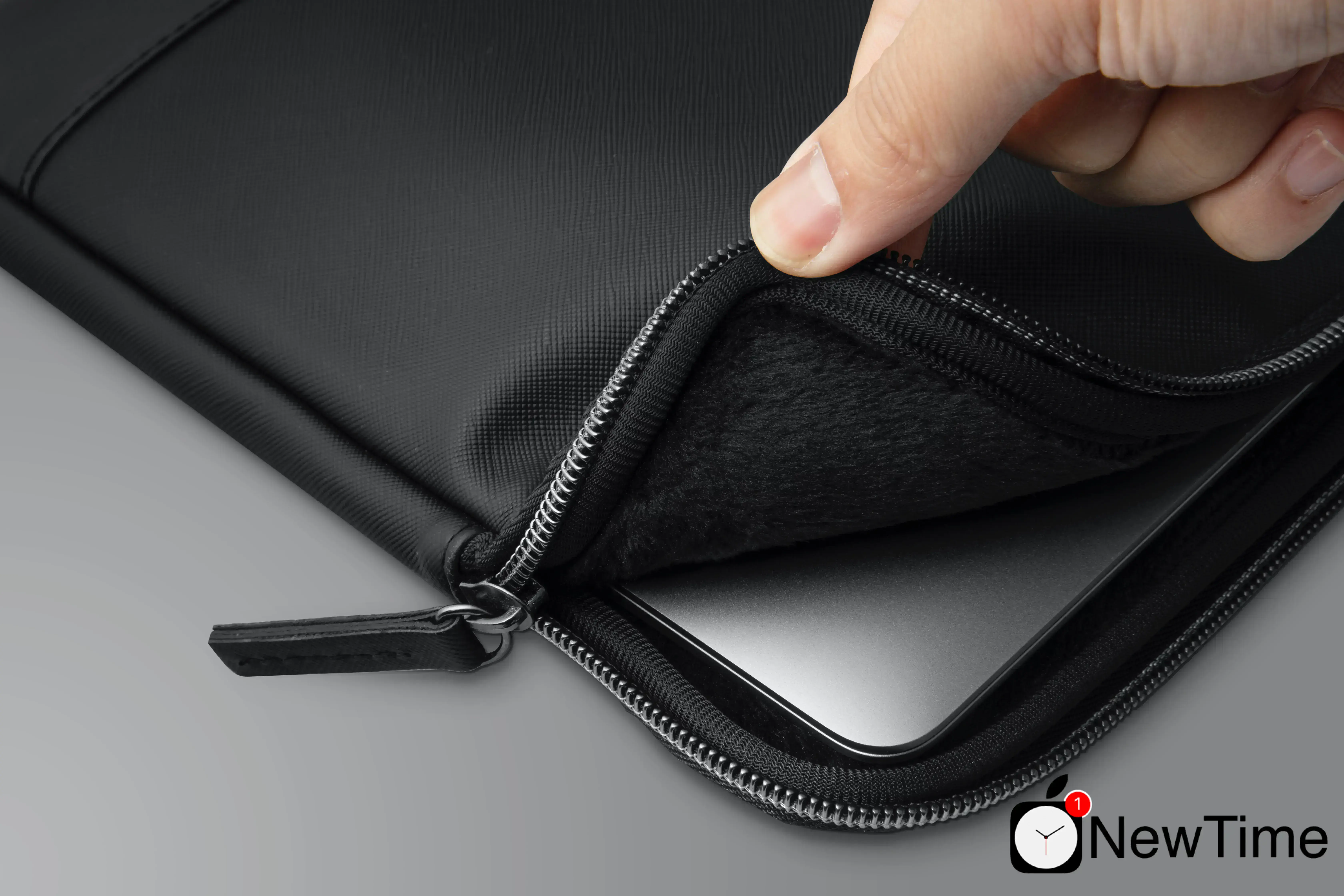 Чохол-папка LAUT PRESTIGE SLEEVE для MacBook 14" - Black (L_MB13_PRE_BK)