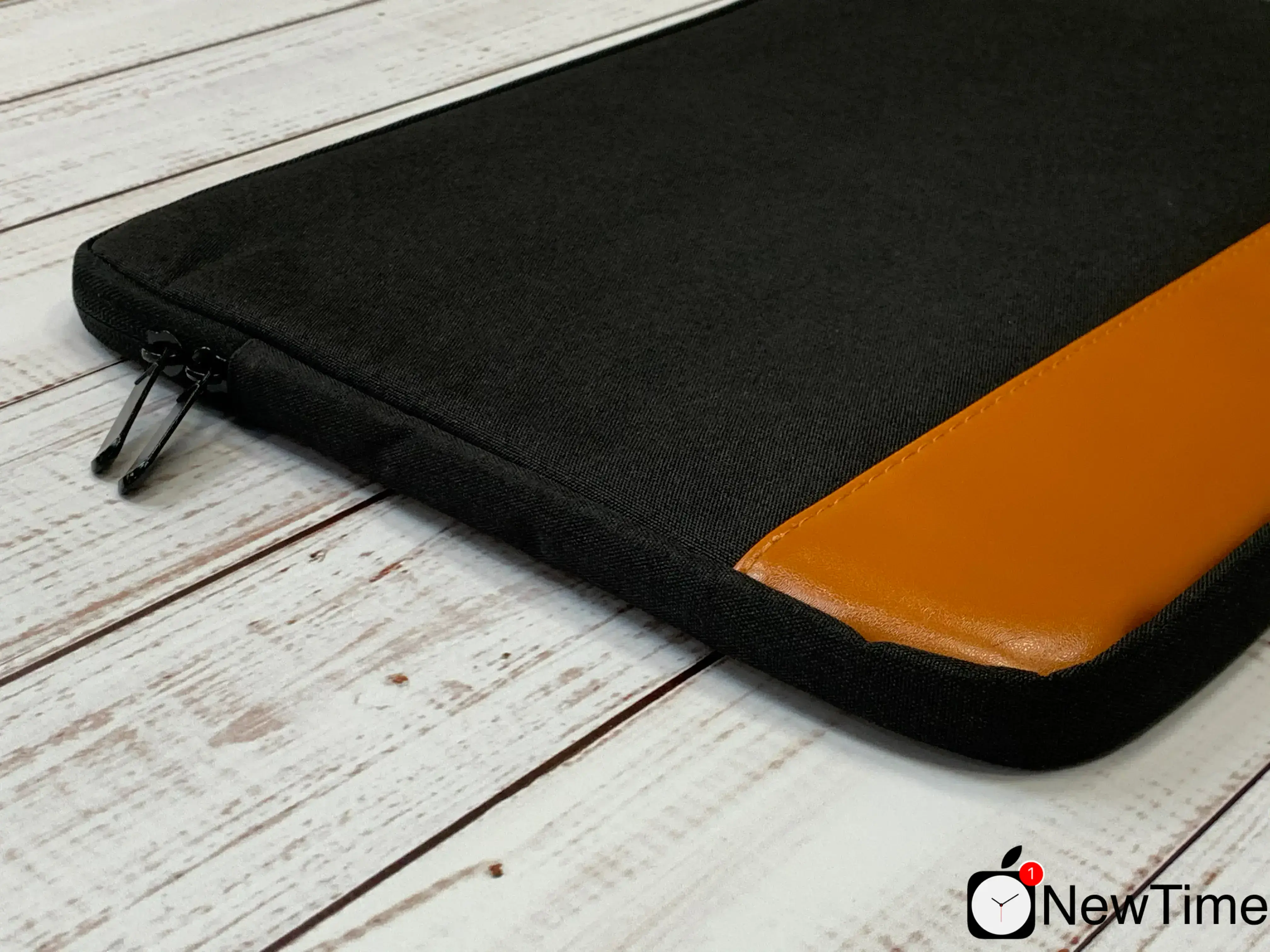 Сумка City Sleeve Black для MacBook Pro 16"