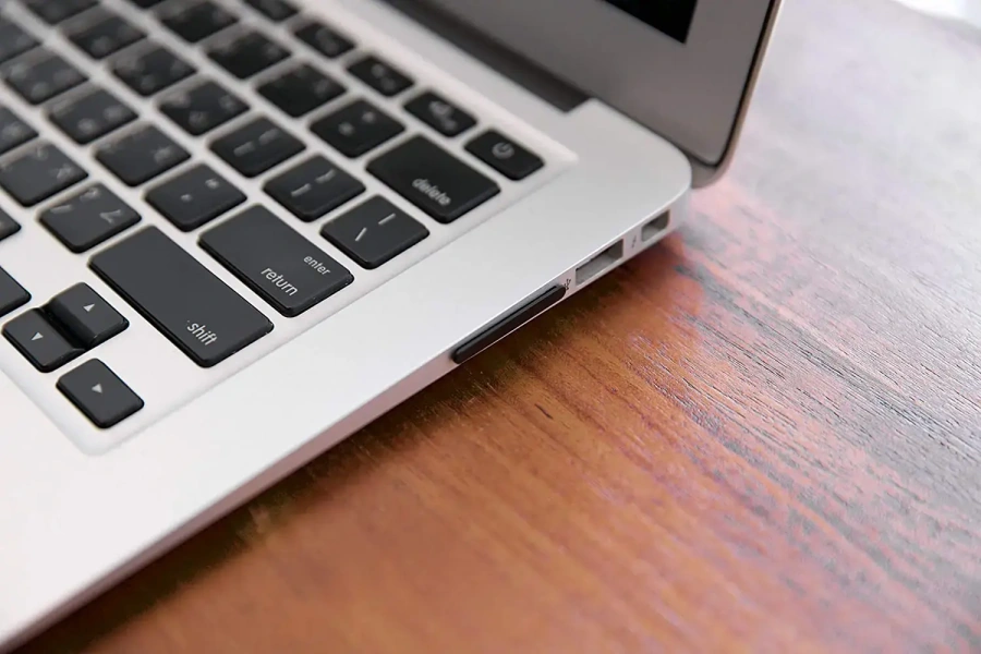 Розширення памʼяті ноутбука MacBook Pro 14-inch and 16-inch 2021 - 2023 Transcend JetDrive Lite 330 128GB Expansion Card (TS128GJDL330)