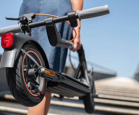 Електросамокат Ninebot by Segway F40E
