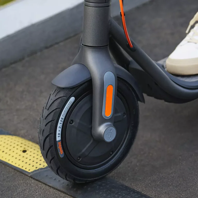 Електросамокат Ninebot KickScooter F30