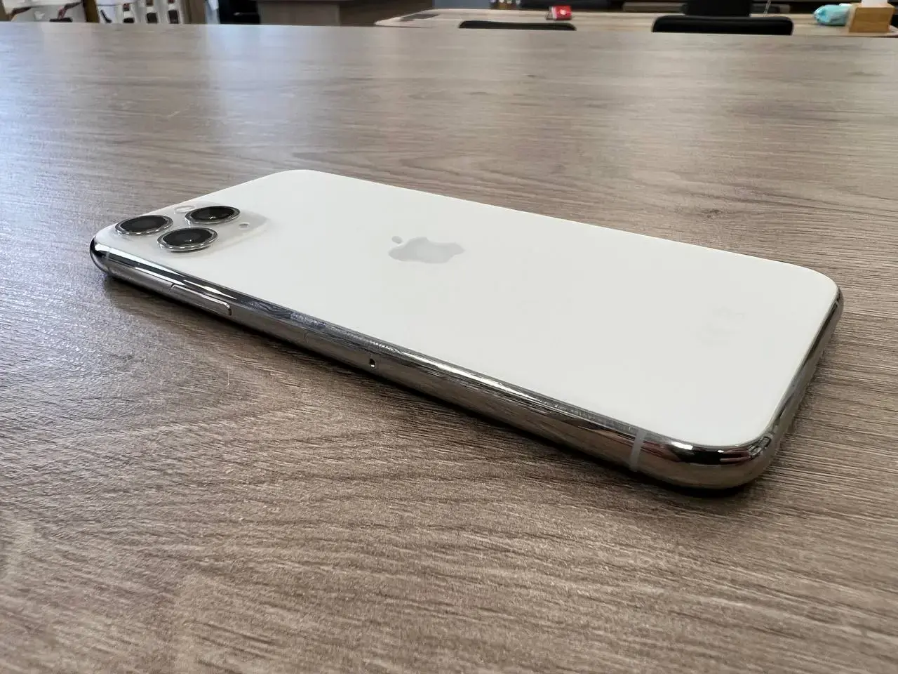 USED (IP0028) Apple iPhone 11 Pro 64GB Silver (MWC32), (Состояние - 9/10, Комплект - iPhone, коробка | гарантия - 1 мес.)