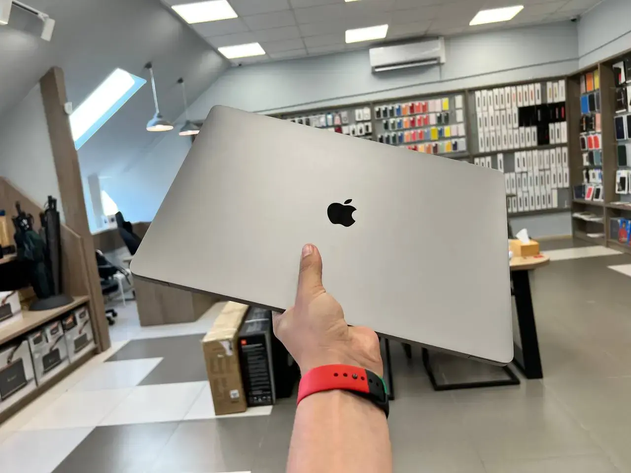 USED MacBook Pro 16" Space Gray (MVVJ2) 2019 (i7/16GB/512SSD) (Состояние - 8/10. Комплект - полный | гарантия - 1 мес.) - Cycle 555