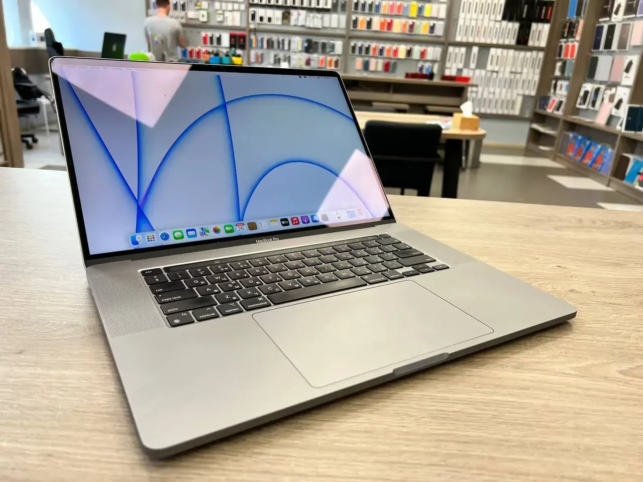 USED MacBook Pro 16" Space Gray (MVVJ2) 2019 (i7/16GB/512SSD) (Состояние - 8/10. Комплект - полный | гарантия - 1 мес.) - Cycle 555