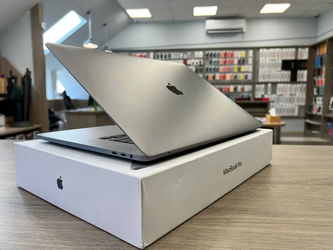 USED MacBook Pro 16" Space Gray (MVVJ2) 2019 (i7/16GB/512SSD) (Состояние - 8/10. Комплект - полный | гарантия - 1 мес.) - Cycle 555