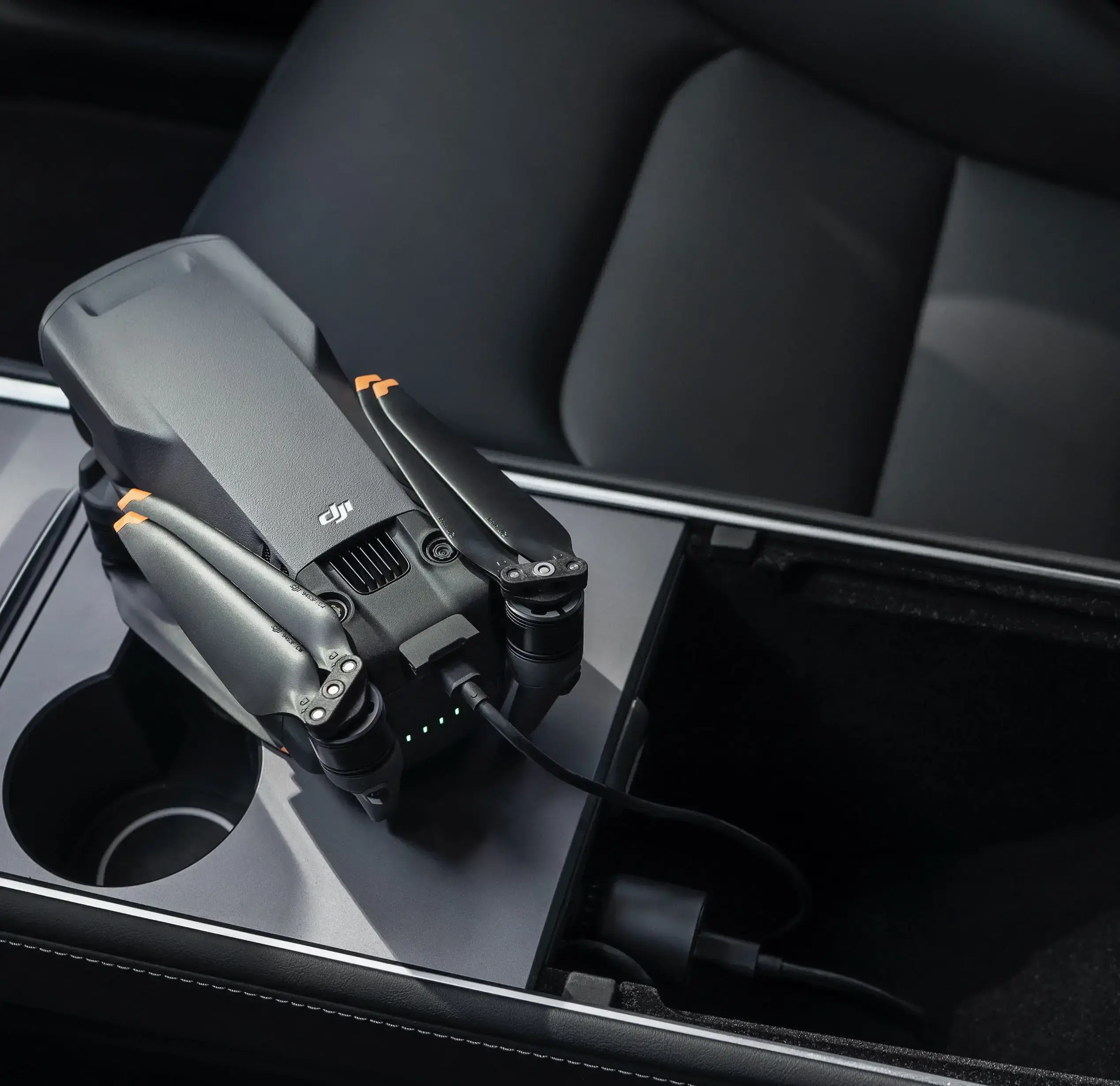 Автомобильное зарядное устройство DJI 65W USB Car Charger for Mavic 3 (CP.MA.00000426.01)