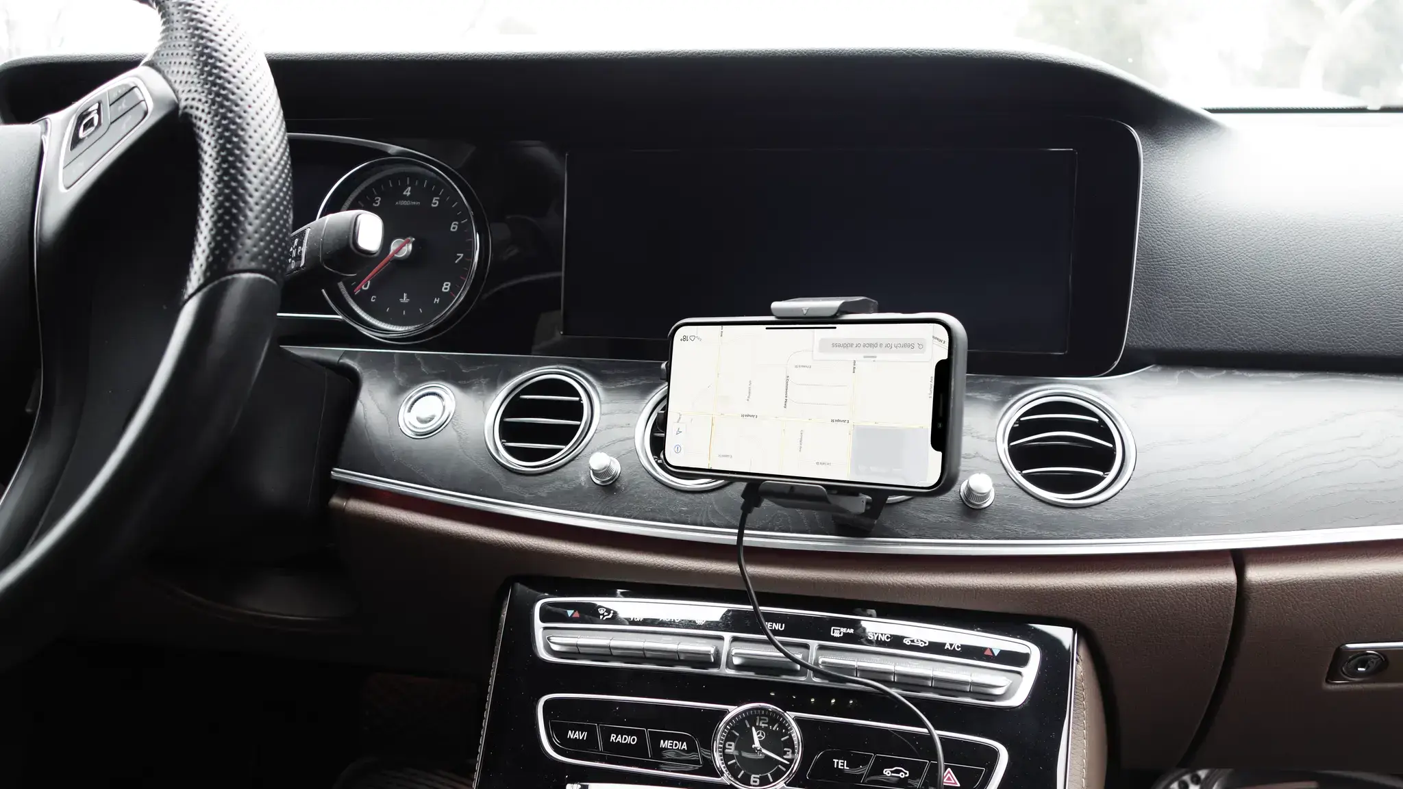 Автотримач для смартфона Macally Car Holder Wireless Charger Air Vent (MVENTQI)
