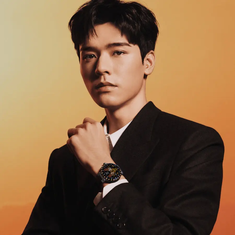 Смарт-годинник Louis Vuitton Tambour Horizon Light Up (QBB187)