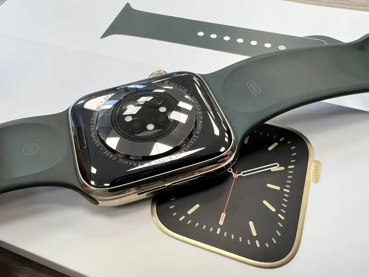 USED Apple Watch Series 6 GPS + Cellular 44mm Gold Stainless Steel Case з Cyprus Green Sport Band (M07N3, M09F3), (Стан - 10/10 Комплект - повний | гарантія - 1 міс.)