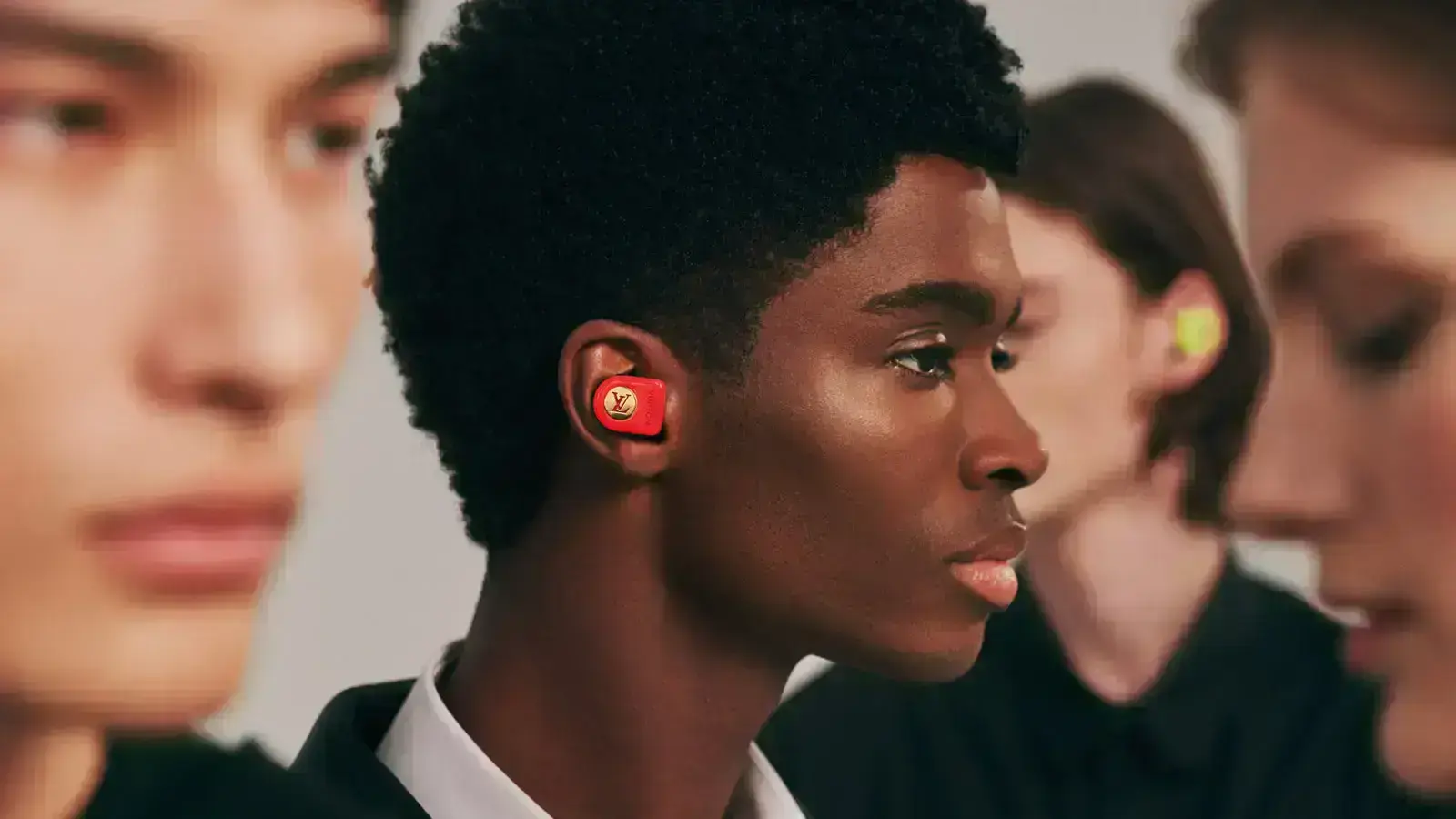 Наушники Louis Vuitton Horizon Wireless Earphones - White (QAB120)