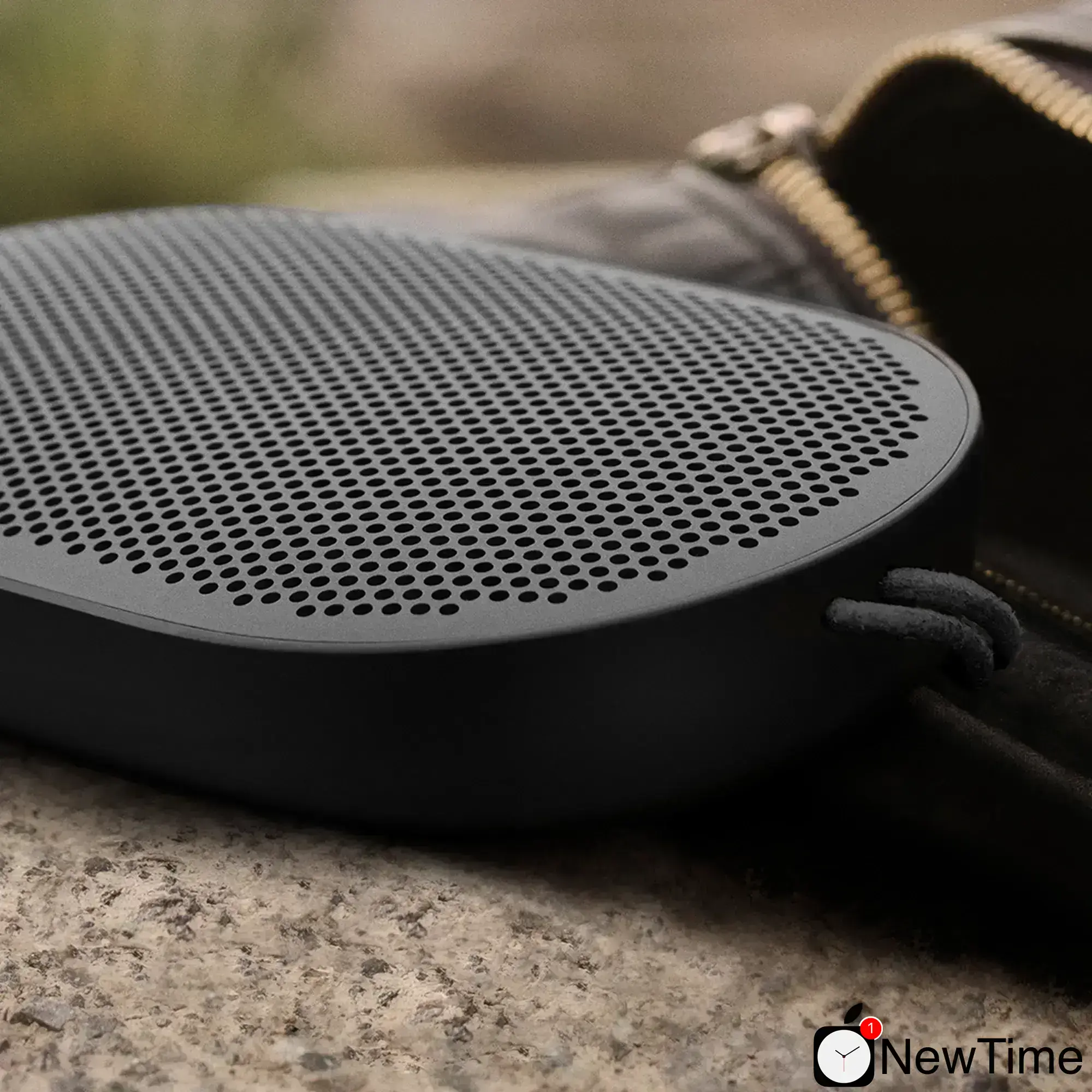 Колонка Bang & Olufsen BeoPlay P2 Black