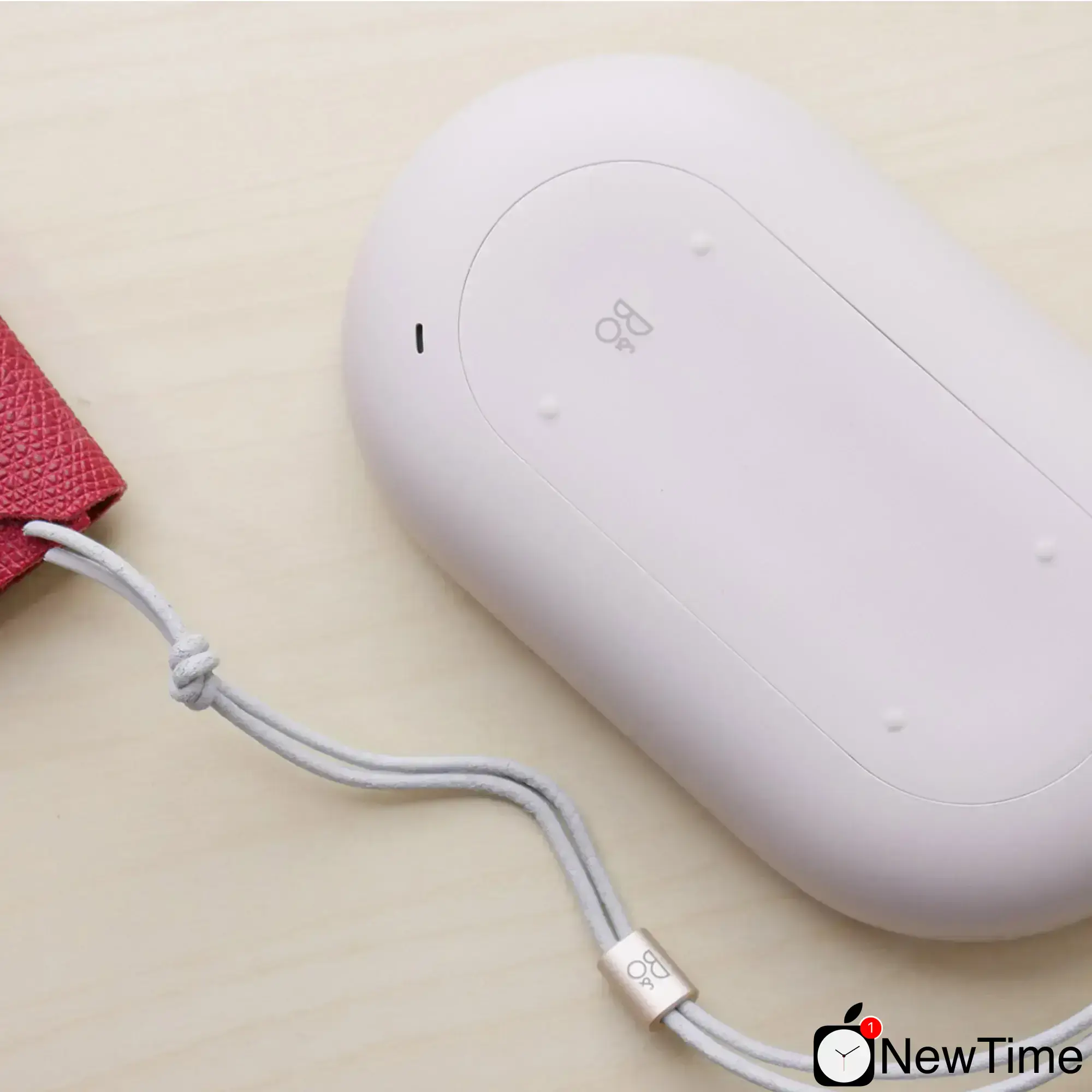 Колонка Bang & Olufsen BeoPlay P2 Sand Stone