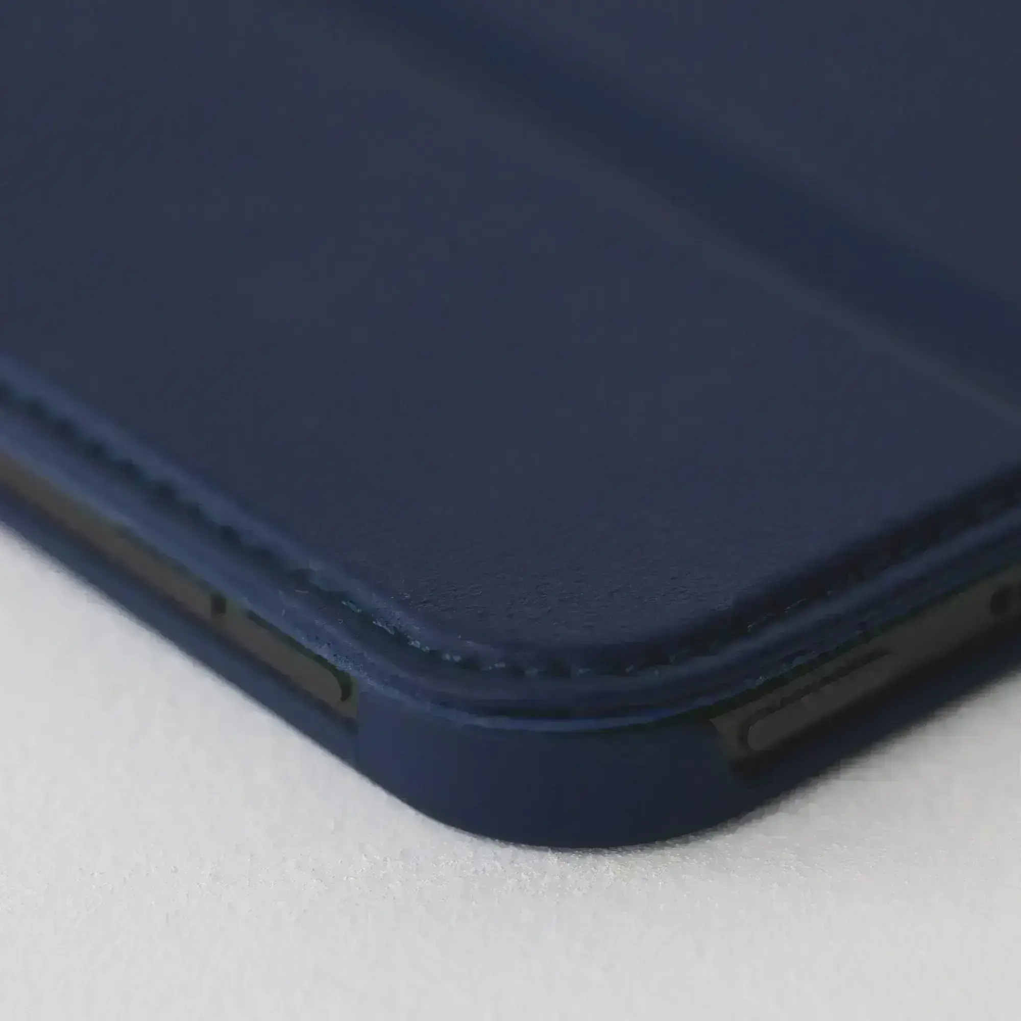 Чохол Textured Silicone Slim Case для iPad Pro в кольорі Charcoal, боковий вигляд