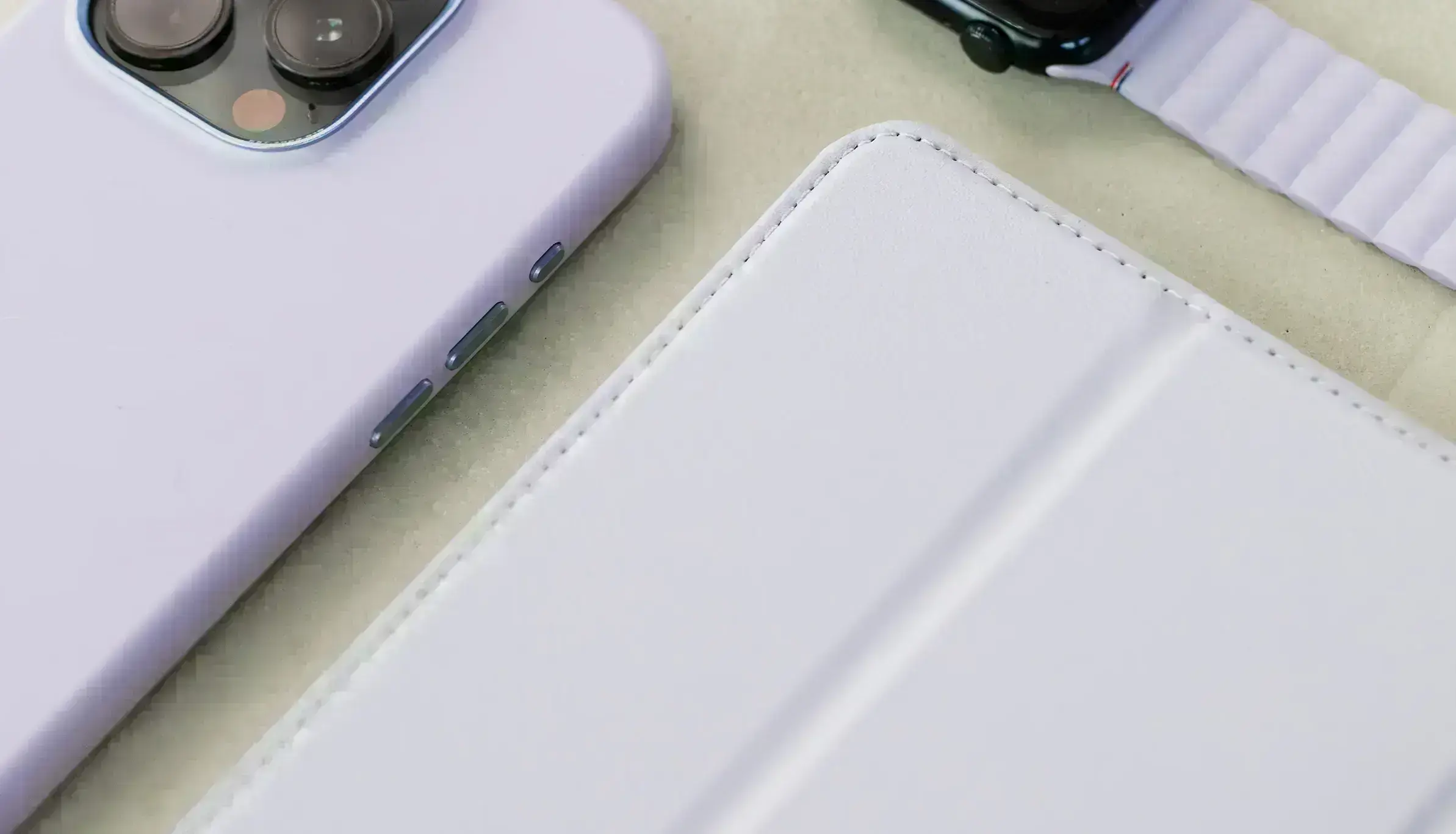 Чохол Textured Silicone Slim Case для iPad Pro в кольорі Charcoal, вигляд з іншого ракурсу