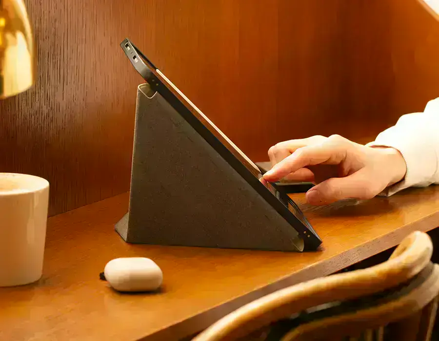 Чохол Native Union Active Case для iPad Pro в складі з підставкою
