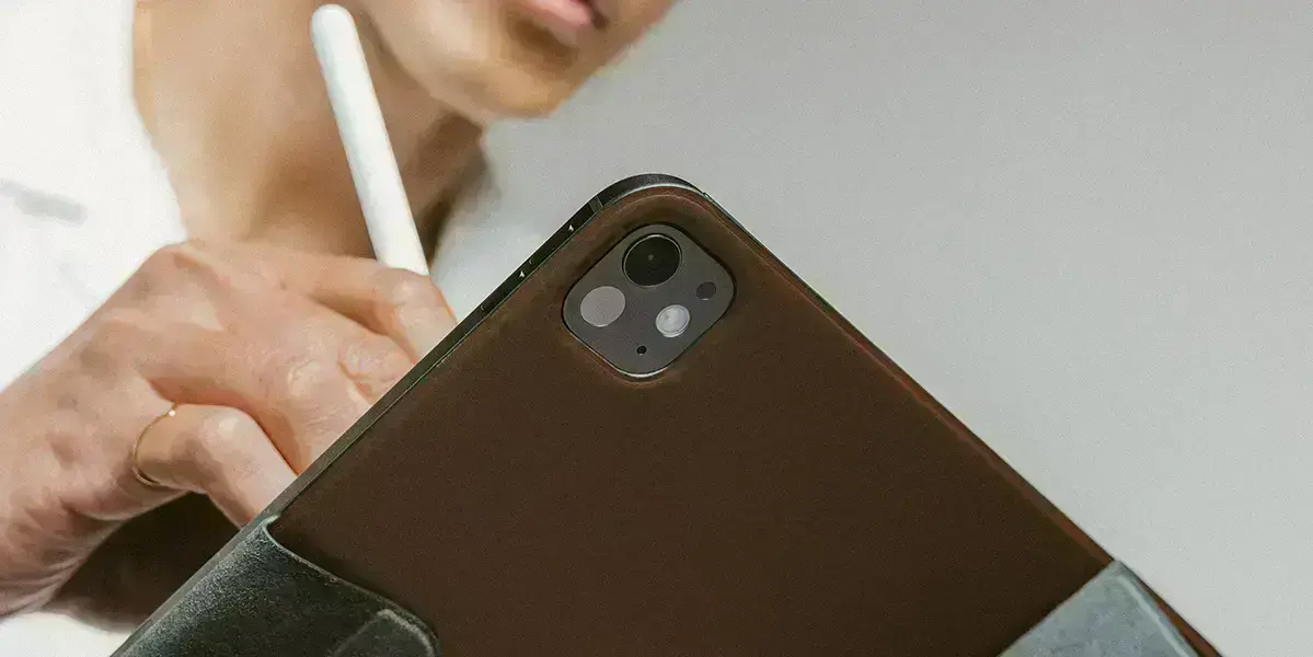 Загальний вигляд шкіряного чохла Nomad Leather Case Folio на iPad Pro 11 дюймів