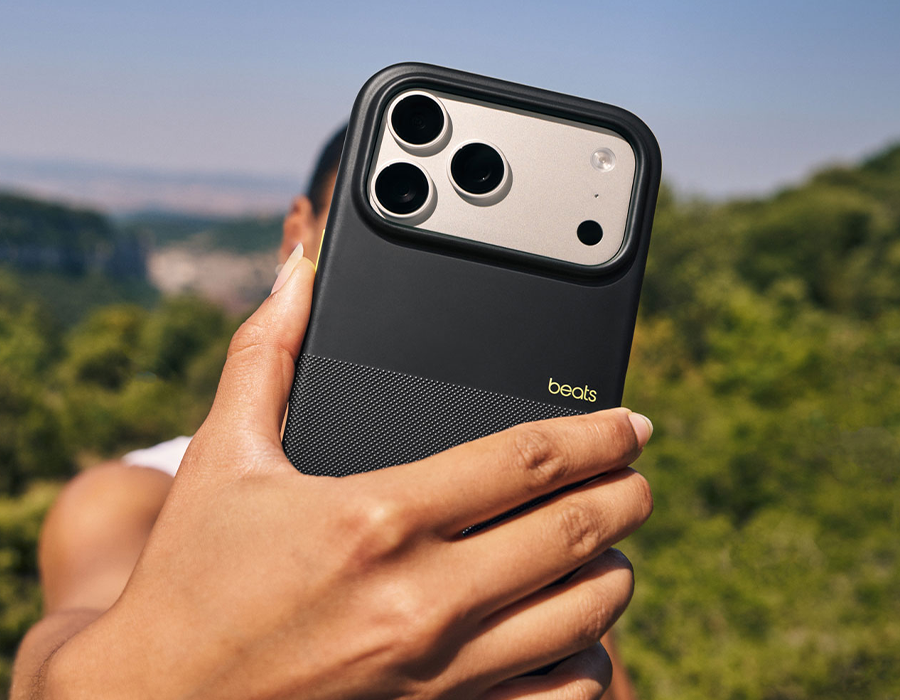 Чохол для iPhone 17 Pro Max Beats by Dr. Dre Rugged Case with MagSafe and Camera Control – Everest Black (MGJ84)